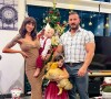 Julia Paredes et Maxime Parisi avec leurs enfants Luna et Vittorio à Noël