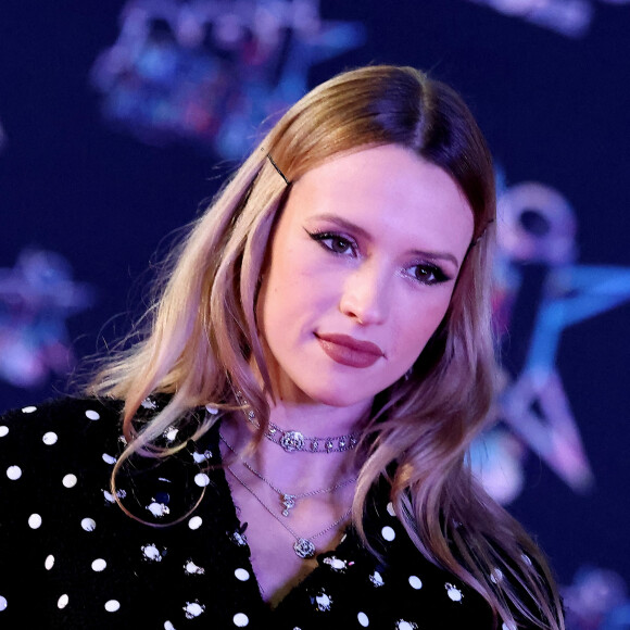 Angele au photocall de la 24ème édition des "NRJ Music Awards (NMA)" au Palais des Festivals à Cannes le 18 novembre 2022. © Dominique Jacovides / Bestimage 