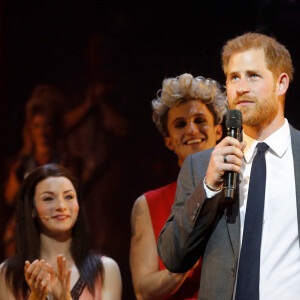 Le prince Harry, duc de Sussex, lors d'un gala de soutien pour la fondation des Invictus Games au théâtre Dominion à Londres le 6 décembre 2018. 