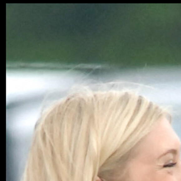 Chelsy Davy assiste à la remise des insignes militaires du prince Harry le 7 mai 2010.