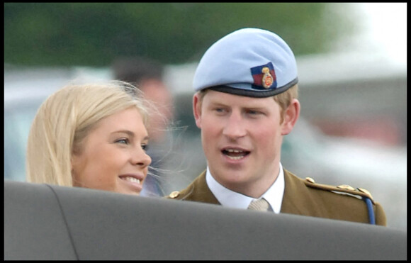 Chelsy Davy assiste à la remise des insignes militaires du prince Harry le 7 mai 2010.