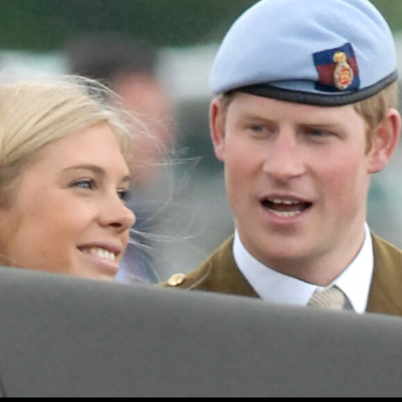 Chelsy Davy assiste à la remise des insignes militaires du prince Harry le 7 mai 2010.
