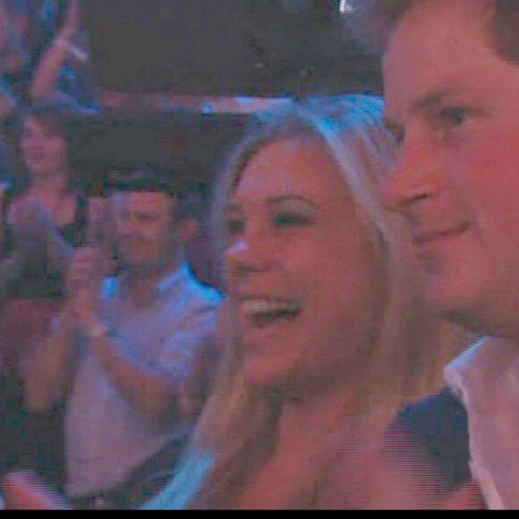 Chelsy Davy et le prince Harry dans les coulisses de l'émission X Factor.
