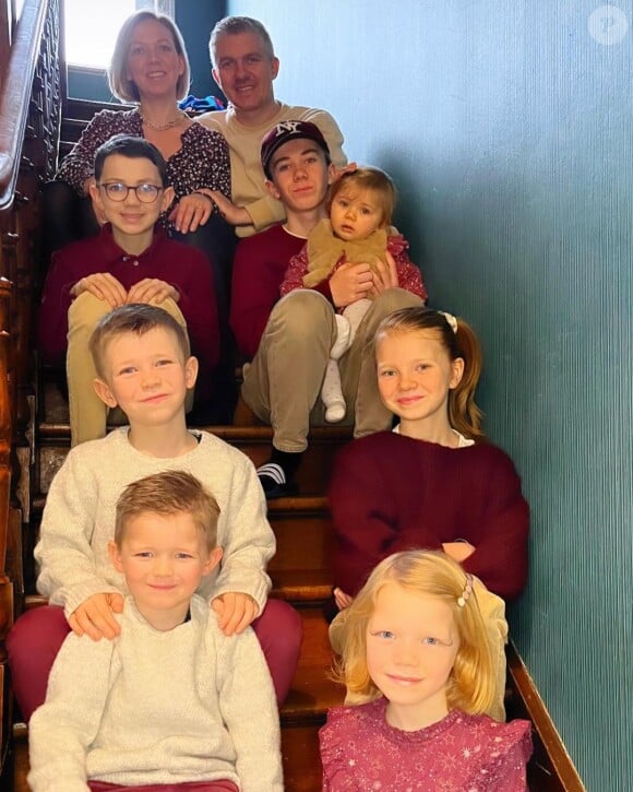 Justine Cordule de "Familles nombreuses" et son mari Steeve avec leurs enfants