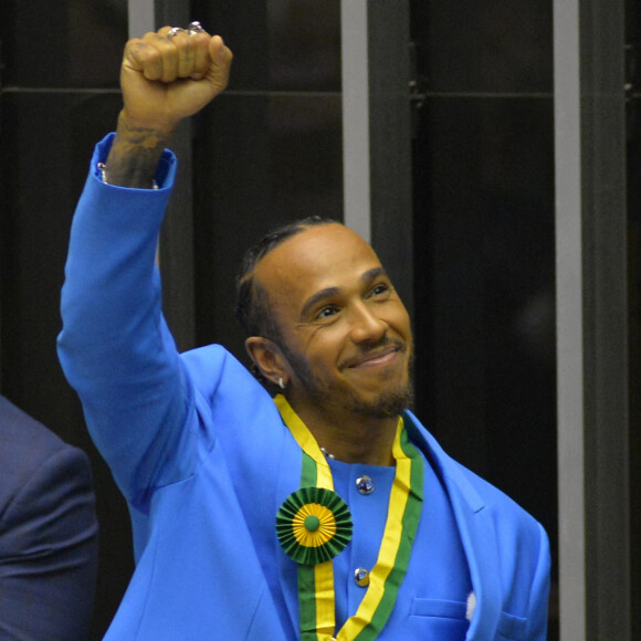 Lewis Hamilton et Arthur Lira lors de la cérémonie de remise des prix. Le Président de la Chambre des Députés Arthur Lira, honore le pilote de F1 Lewis Hamilton avec le titre de citoyen brésilien honoraire. Brasilia, le 7 novembre 2022.