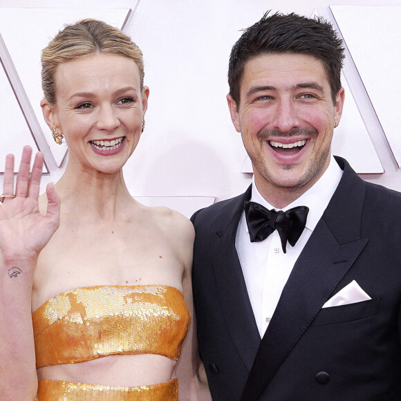 Carey Mulligan et son mari Marcus Mumford - Photocall - 93ème cérémonie des Oscars dans la gare Union Station à Los Angeles