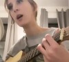 Alice Attal joue de la guitare sur Instagram
