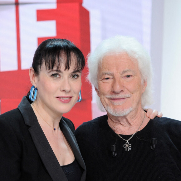 Exclusif - Hugues Aufray et sa compagne Murielle Megevand - Enregistrement de l'émission "Vivement Dimanche" présentée par M.Drucker et diffusée le 24 avril sur France 2. Le 15 avril 2022 © Guillaume Gaffiot / Bestimage 