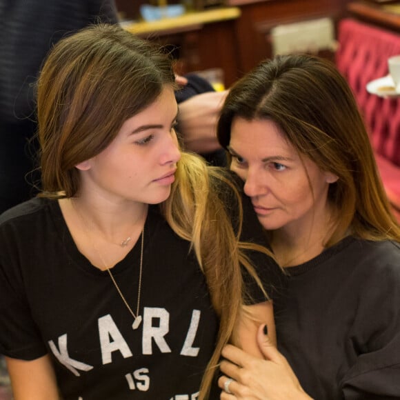 Exclusif - Thylane Blondeau et sa mère Véronika Loubry pendant le petit déjeuner avant de rejoindre le cinéma avant de se rendre à l'avant-première du film "Belle et Sébastien : l'aventure continue" au Gaumont Opéra à Paris. © Romuald Meigneux / Bestimage 