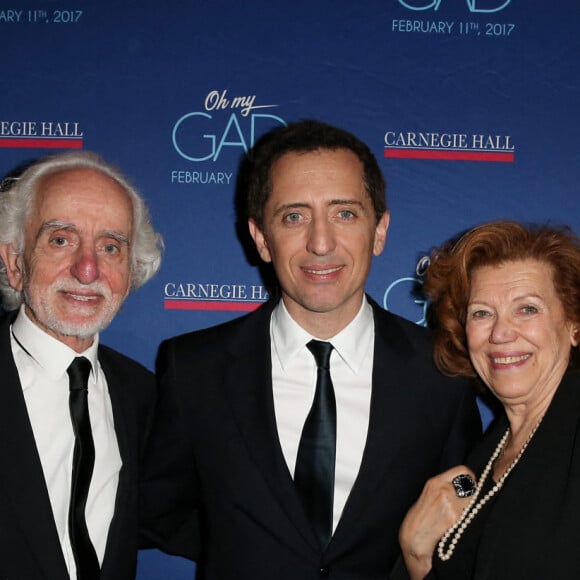 Exclusif - Gad Elmaleh avec son père David et sa mère Régine lors du photocall du spectacle de Gad Elmaleh "Oh My Gad" au "Carnegie Hall" à New York, le 11 février 2017. © Dominique Jacovides/Bestimage