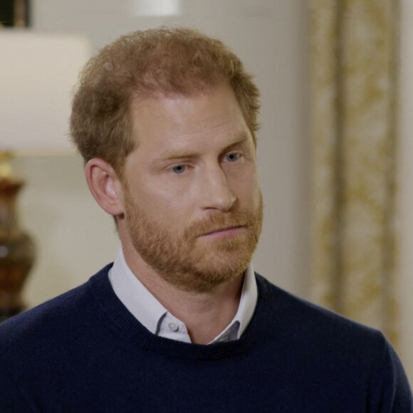 Le prince Harry esquive la question lors d'une interview à la télévision britannique sur le couronnement de son père. 