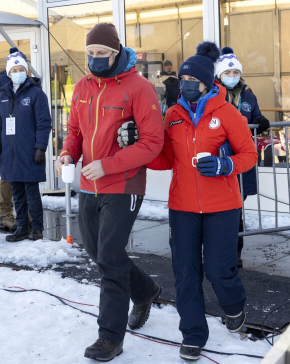 Le prince Haakon de Norvège et la princesse Martha Louise assistent au championnat du monde "Para Snow Sports" à Lillehammer en Norvège le 13 janvier 2022 
