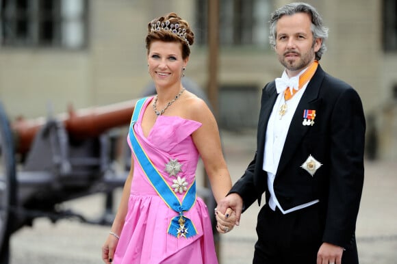 La princesse Martha Louise de Norvège et son mari Ari Behn - Arrivée des invités au mariage de la princesse Victoria de Suède et de son mari Daniel à Stockholm