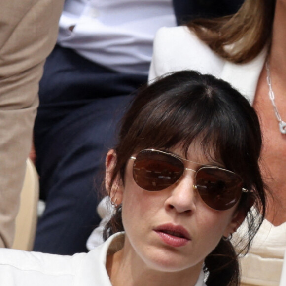 Nolwenn Leroy et son compagnon Arnaud Clément dans les tribunes lors des Internationaux de France de Tennis de Roland Garros 2022. Paris, le 5 juin 2022. © Dominique Jacovides/Bestimage 