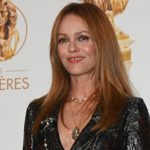 Vanessa Paradis au photocall de la 33ème cérémonie des Molières aux Folies Bergère à Paris le 30 mai 2022. © Coadic Guirec / Bestimage 