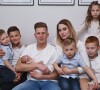 Camille Santoro, à la tête d'une fratrie de six enfants avec son amoureux Nicolas dans "Familles nombreuses, la vie en XXL" sur TF1.