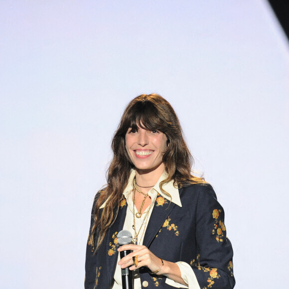 Exclusif - Lou Doillon - Surprises Enregistrement de l'émission "La Chanson secrète 6" à la Scène musicale à Paris, qui sera diffusée le 12 décembre sur TF1. Le 8 septembre 2020 Après le succès des précédentes éditions, " LA CHANSON SECRETE ", présentée par N.ALIAGAS et produite par DMLS TV, revient sur TF1. 8 artistes ne savent rien de ce qui va se passer pour eux ! Ils ont accepté de jouer le jeu, de se laisser totalement surprendre, émouvoir, parfois même déstabiliser car ils vont découvrir en même temps que les téléspectateurs une surprise : une chanson qui leur est chère revisitée et réinterprétée par un artiste. Des mises en scène spectaculaires au service de l'émotion... Et des émotions fortes pour l'artiste assis dans le fauteuil grâce à la venue sur le plateau de proches et d'invités inattendus. Les téléspectateurs seront aux premières loges pour vivre ces moments d'intimité musicale rare. © Gaffiot-Moreau / Bestimage 