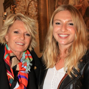 Exclusif - Sophie Davant et sa fille Valentine - Fête des puces de St Ouen au marché Biron avec les acheteurs de l'émission "Affaire conclue". © Philippe Baldini / Bestimage 