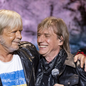 Exclusif - No Web - Renaud et Jean Louis Aubert - Enregistrement de l'émission "Joyeux anniversaire Renaud" au Dôme de Paris, diffusée le 10 mai sur France 2 © Cyril Moreau / Bestimage Pour marquer son grand retour, Renaud sera en exclusivité sur France 2 pour une soirée événement qui s’annonce aussi unique qu’exceptionnelle.  Rare à la télévision, chacune de ses apparitions est attendue par ses nombreux fans et le grand public. Avec 27 albums, 20 millions de disques vendus et 6 Victoires de la musique, Renaud est un artiste incontournable de la chanson française. A l’occasion de son 70e anniversaire et de la sortie de son nouvel album, Métèque, dans lequel il revisite 13 grandes chansons de la musique française, Renaud nous offre un show exceptionnel !  Dans Joyeux Anniversaire Renaud, sur la scène du Dôme de Paris, il chantera en exclusivité plusieurs titres de son nouvel opus et partagera la scène avec ses amis lors de duos créés uniquement pour cette soirée. Ils interpréteront ainsi quelques-uns de ses titres les plus emblématiques.  Au fil de la soirée, en présence de Renaud, de nombreux artistes viendront chanter ses plus grands succès. De Mistral gagnant à Morgane de toi, de Manu à Manhattan Kaboul en passant par Dès que le vent soufflera, Mon beauf ou bien encore En cloque, nous allons vivre une grande soirée de partage et de musique avec cet artiste iconique. L’acteur J.P.Rouve, ami intime de Renaud, en véritable conteur, nous apportera un éclairage émouvant et espiègle sur l’histoire de ces tubes mythiques grâce la diffusion d’archives rares.  Exclusive - No Web No Blog pour Belgique et Suisse 
