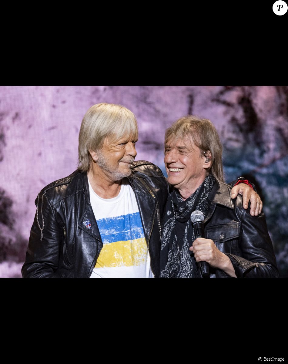 Exclusif - No Web - Renaud et Jean Louis Aubert - Enregistrement de l'émission "Joyeux anniversaire Renaud" au Dôme de Paris, diffusée le 10 mai sur France 2 © Cyril Moreau / Bestimage Pour marquer son grand retour, Renaud sera en exclusivité sur France 2 pour une soirée événement qui s’annonce aussi unique qu’exceptionnelle. Rare à la télévision, chacune de ses apparitions est attendue par ses nombreux fans et le grand public. Avec 27 albums, 20 millions de disques vendus et 6 Victoires de la musique, Renaud est un artiste incontournable de la chanson française. A l’occasion de son 70e anniversaire et de la sortie de son nouvel album, Métèque, dans lequel il revisite 13 grandes chansons de la musique française, Renaud nous offre un show exceptionnel ! Dans Joyeux Anniversaire Renaud, sur la scène du Dôme de Paris, il chantera en exclusivité plusieurs titres de son nouvel opus et partagera la scène avec ses amis lors de duos créés uniquement pour cette soirée. Ils interpréteront ainsi quelques-uns de ses titres les plus emblématiques. Au fil de la soirée, en présence de Renaud, de nombreux artistes viendront chanter ses plus grands succès. De Mistral gagnant à Morgane de toi, de Manu à Manhattan Kaboul en passant par Dès que le vent soufflera, Mon beauf ou bien encore En cloque, nous allons vivre une grande soirée de partage et de musique avec cet artiste iconique. L’acteur J.P.Rouve, ami intime de Renaud, en véritable conteur, nous apportera un éclairage émouvant et espiègle sur l’histoire de ces tubes mythiques grâce la diffusion d’archives rares. Exclusive - No Web No Blog pour Belgique et Suisse