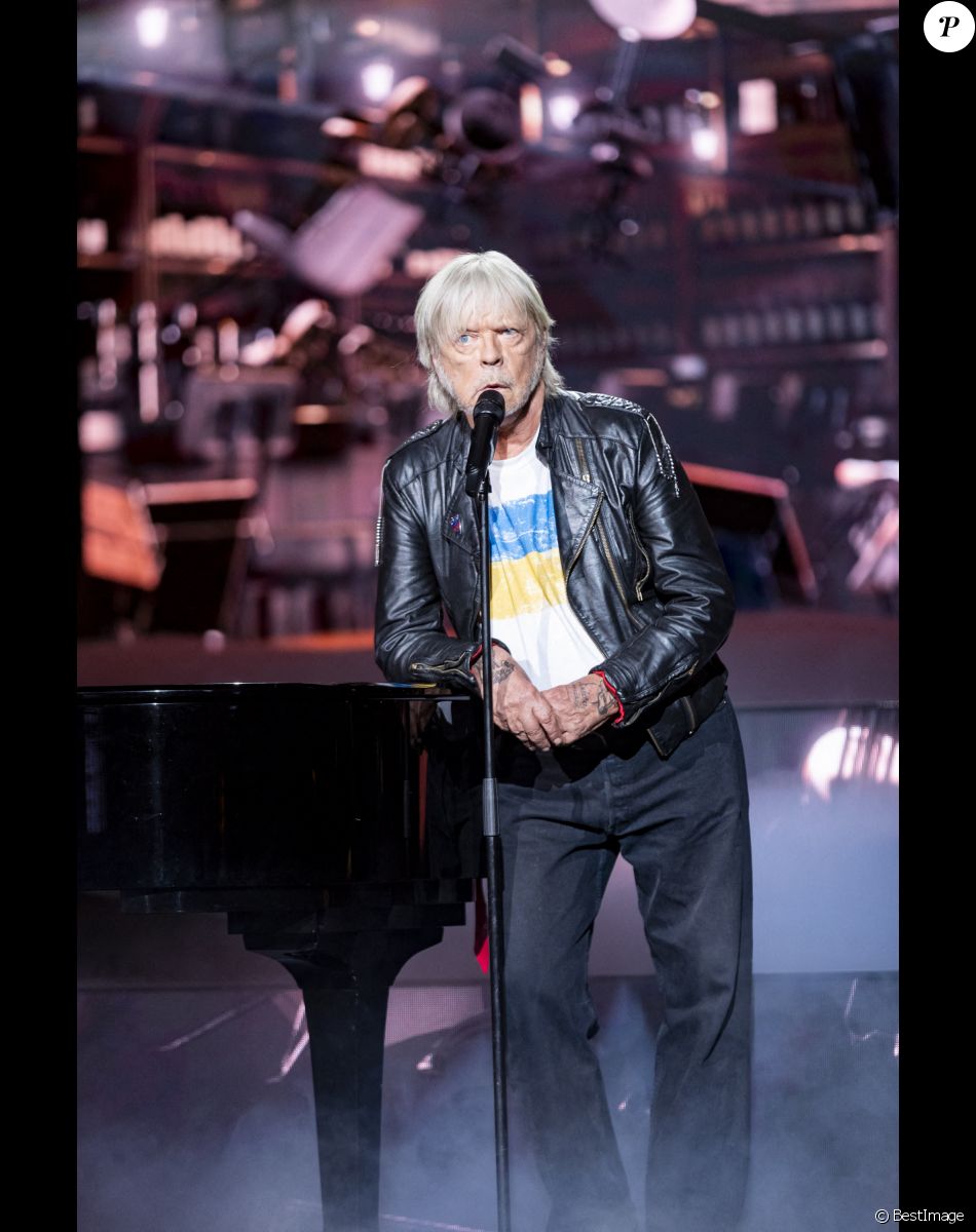 Exclusif - No Web - Renaud - Enregistrement de l'émission "Joyeux anniversaire Renaud" au Dôme de Paris, diffusée le 10 mai sur France 2 © Cyril Moreau / Bestimage Pour marquer son grand retour, Renaud sera en exclusivité sur France 2 pour une soirée événement qui s’annonce aussi unique qu’exceptionnelle. Rare à la télévision, chacune de ses apparitions est attendue par ses nombreux fans et le grand public. Avec 27 albums, 20 millions de disques vendus et 6 Victoires de la musique, Renaud est un artiste incontournable de la chanson française. A l’occasion de son 70e anniversaire et de la sortie de son nouvel album, Métèque, dans lequel il revisite 13 grandes chansons de la musique française, Renaud nous offre un show exceptionnel ! Dans Joyeux Anniversaire Renaud, sur la scène du Dôme de Paris, il chantera en exclusivité plusieurs titres de son nouvel opus et partagera la scène avec ses amis lors de duos créés uniquement pour cette soirée. Ils interpréteront ainsi quelques-uns de ses titres les plus emblématiques. Au fil de la soirée, en présence de Renaud, de nombreux artistes viendront chanter ses plus grands succès. De Mistral gagnant à Morgane de toi, de Manu à Manhattan Kaboul en passant par Dès que le vent soufflera, Mon beauf ou bien encore En cloque, nous allons vivre une grande soirée de partage et de musique avec cet artiste iconique. L’acteur J.P.Rouve, ami intime de Renaud, en véritable conteur, nous apportera un éclairage émouvant et espiègle sur l’histoire de ces tubes mythiques grâce la diffusion d’archives rares. Exclusive - No Web No Blog pour Belgique et Suisse