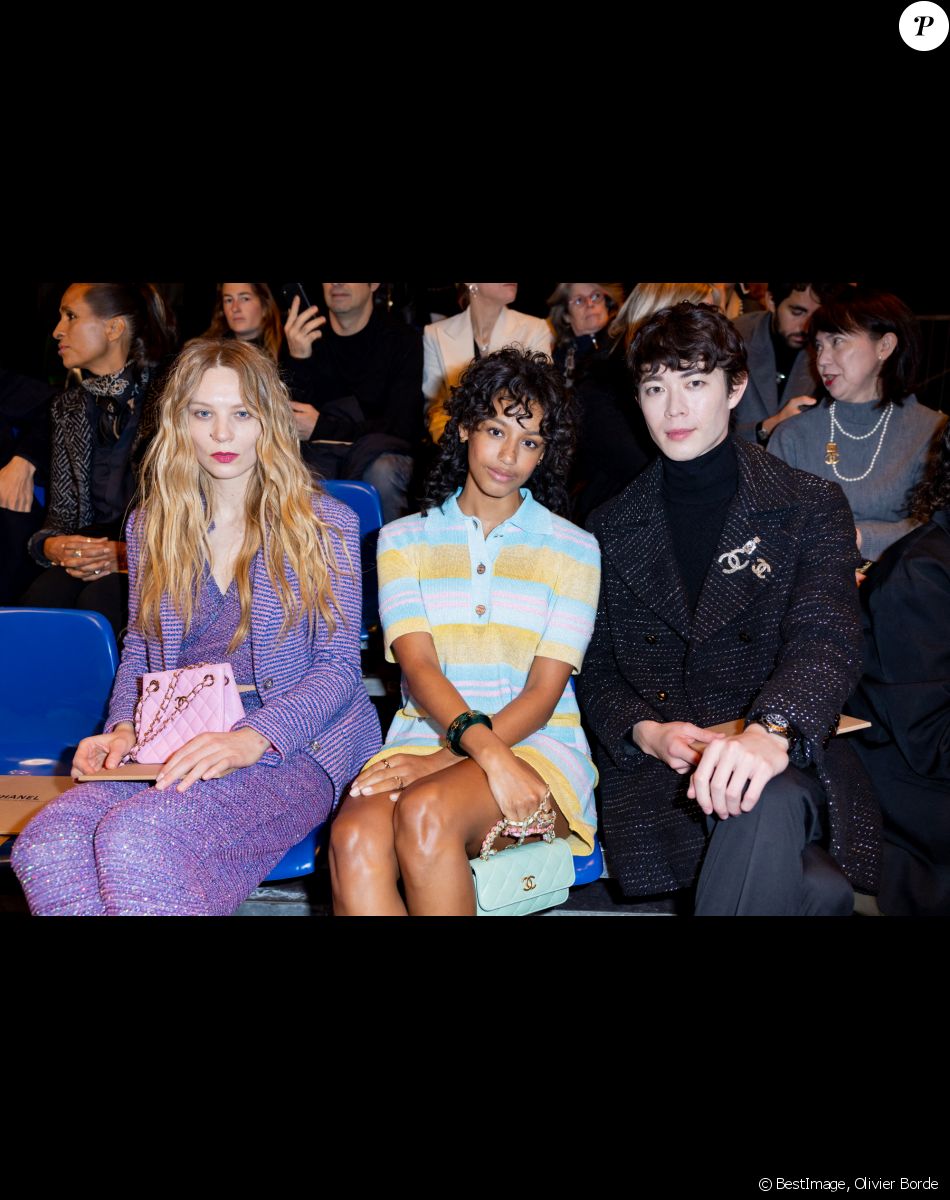 Guest, Shalom Brune-Franklin et Hio Miyazawa au défilé Chanel Haute Couture printemps / été 2023 lors de la fashion week à Paris le 24 janvier 2023. © Olivier Borde / Bestimage