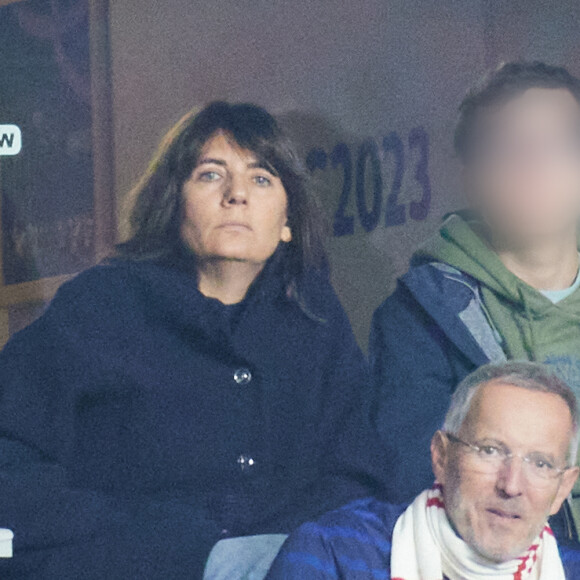 Estelle Denis et son fils Merlin Domenech - People des les tribunes de la coupe du Monde de Rugby France 2023 - Match de quart de finale "France-Afrique du Sud (28-29)" au Stade de France à Saint-Denis 15 octobre 2023. © Moreau-Jacovides/Bestimage  People from the stands of the Rugby World Cup France 2023 - Quarter-final match "France-South Africa (28-29)" at the Stade de France in Saint-Denis October 15, 2023 