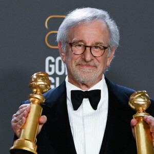 Steven Spielberg (Golden Globe du meilleur réalisateur et Golden Globe du meilleur film dramatique pour son film "The Fabelmans") dans la press-room de la 80ème cérémonie des Golden Globe, au "Beverly Hilton" à Los Angeles, le 10 janvier 2023. 