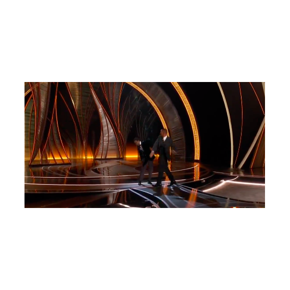 Will Smith est monté sur scène pour gifler Chris Rock après que ce dernier a fait une plaisanterie sur sa femme Jada Pinkett-Smith - cérémonie des Oscars