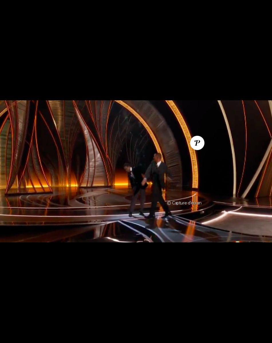 Will Smith est monté sur scène pour gifler Chris Rock après que ce dernier a fait une plaisanterie sur sa femme Jada Pinkett-Smith - cérémonie des Oscars