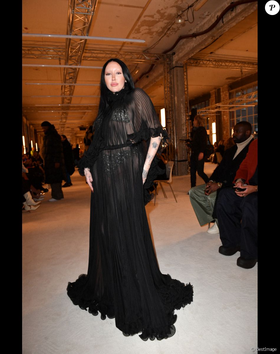 Noah Cyrus - Front Row au défilé de mode Haute-Couture Alexandre Vauthier au 50 boulevard Lefebvre lors de la Fashion Week Printemps-été 2023 de Paris, France, le 24 janvier 2023. © Veeren/Bestimage Celebs attend the Alexis Mabille Haute Couture Spring Summer 2023 show as part of Paris Fashion Week at Christie's in Paris, France, on January 24, 2023.