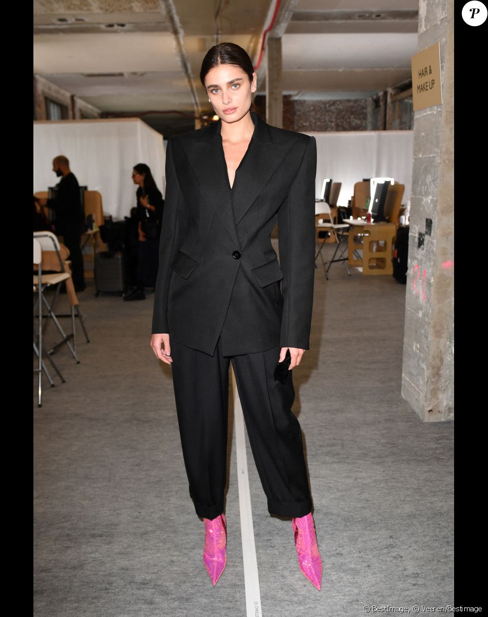 Taylor Hill - Backstage du défilé de mode Haute-Couture Alexandre Vauthier au 50 boulevard Lefebvre lors de la Fashion Week Printemps-été 2023 de Paris, France, le 24 janvier 2023. © Veeren/Bestimage