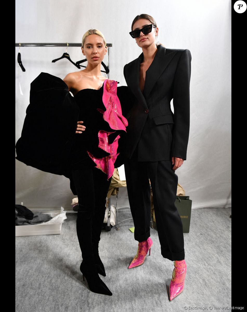 Iris Law et Taylor Hill - Backstage du défilé de mode Haute-Couture Alexandre Vauthier au 50 boulevard Lefebvre lors de la Fashion Week Printemps-été 2023 de Paris, France, le 24 janvier 2023. © Veeren/Bestimage