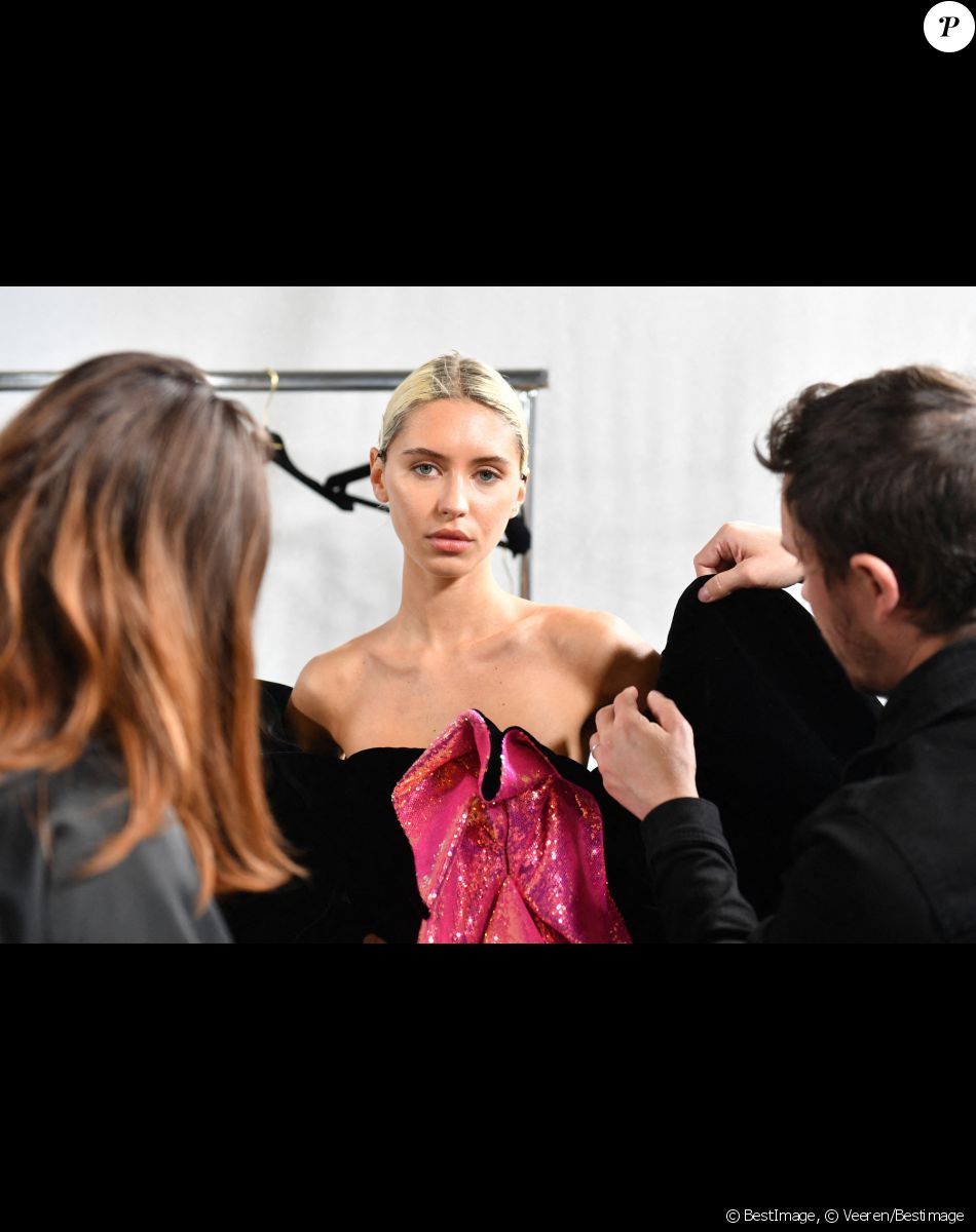 Iris Law - Backstage du défilé de mode Haute-Couture Alexandre Vauthier au 50 boulevard Lefebvre lors de la Fashion Week Printemps-été 2023 de Paris, France, le 24 janvier 2023. © Veeren/Bestimage