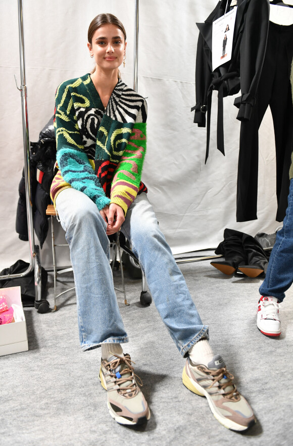 Taylor Hill - Backstage du défilé de mode Haute-Couture Alexandre Vauthier au 50 boulevard Lefebvre lors de la Fashion Week Printemps-été 2023 de Paris, France, le 24 janvier 2023. © Veeren/Bestimage 