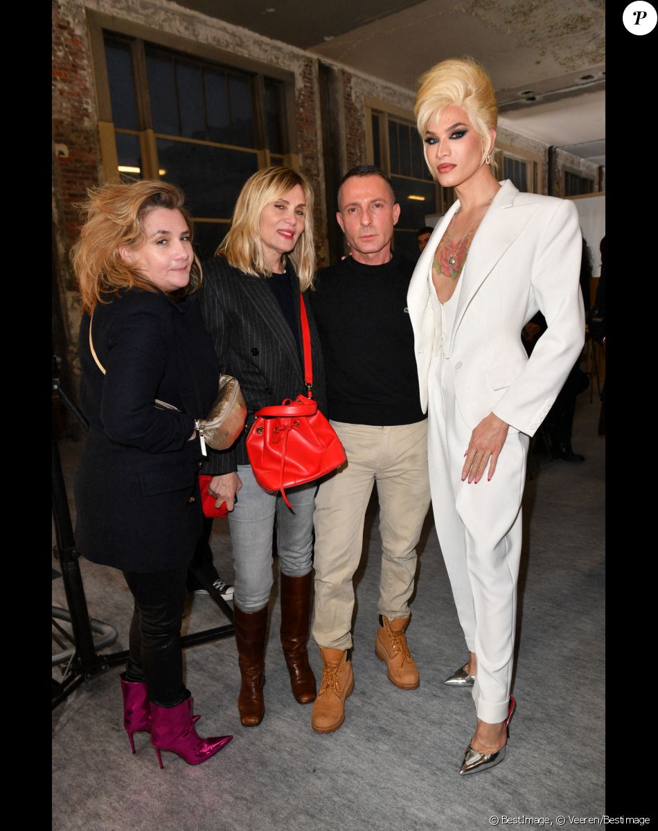 Marie-Amélie Seigner, Emmanuelle Seigner, Alexandre Vauthier et Miss Fame - Backstage du défilé de mode Haute-Couture Alexandre Vauthier au 50 boulevard Lefebvre lors de la Fashion Week Printemps-été 2023 de Paris, France, le 24 janvier 2023. © Veeren/Bestimage