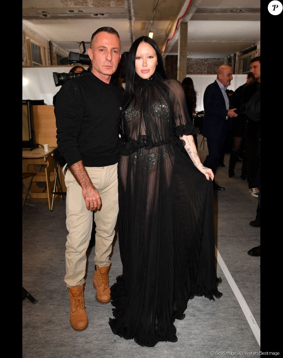 Alexandre Vauthier et Noah Cyrus - Backstage du défilé de mode Haute-Couture Alexandre Vauthier au 50 boulevard Lefebvre lors de la Fashion Week Printemps-été 2023 de Paris, France, le 24 janvier 2023. © Veeren/Bestimage