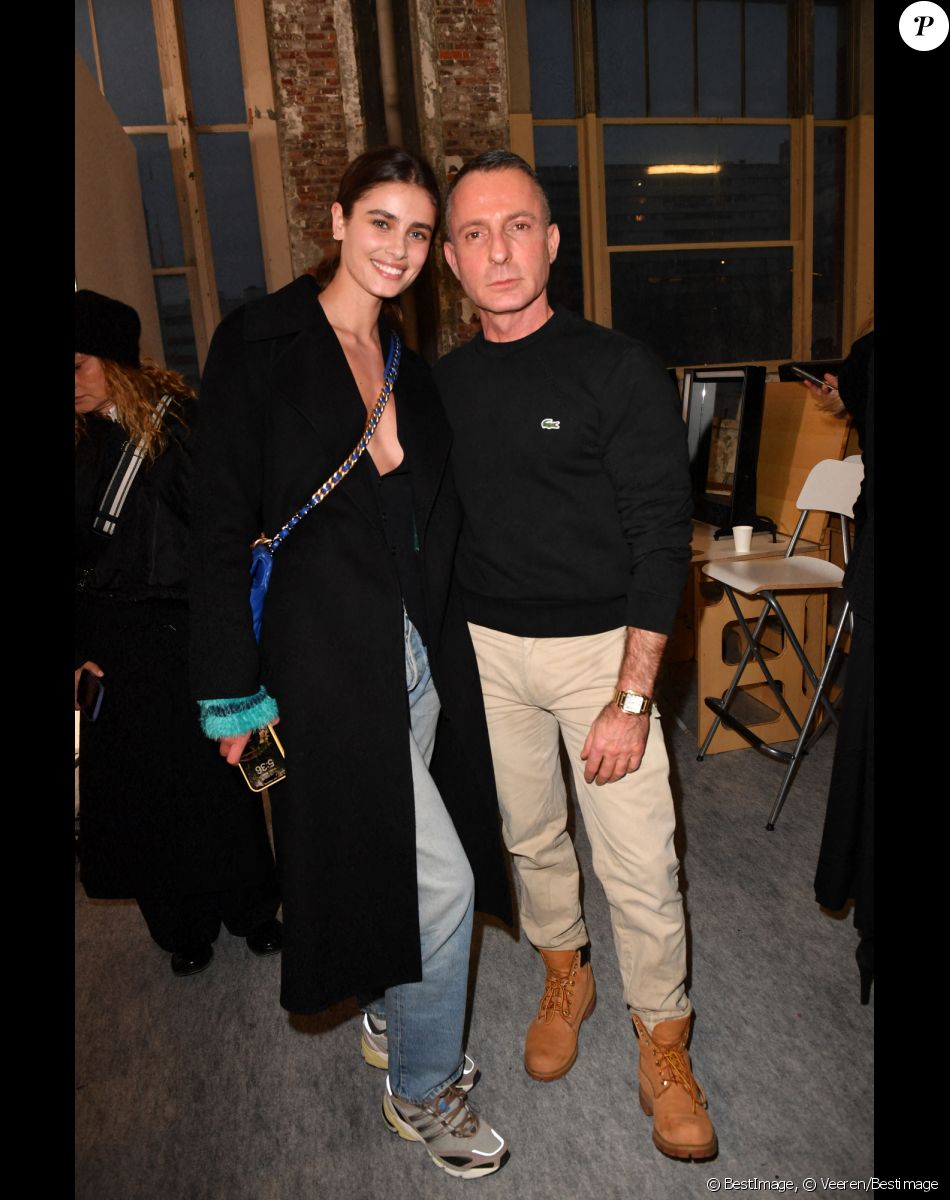 Taylor Hill et Alexandre Vauthier - Backstage du défilé de mode Haute-Couture Alexandre Vauthier au 50 boulevard Lefebvre lors de la Fashion Week Printemps-été 2023 de Paris, France, le 24 janvier 2023. © Veeren/Bestimage