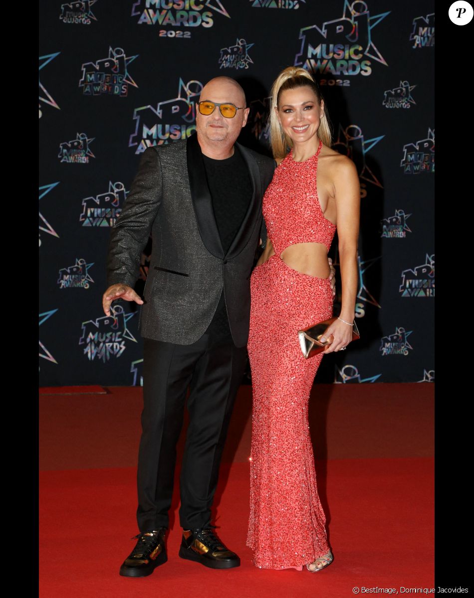 Sébastien Cauet et sa compagne Nathalie Dartois au photocall de la 24ème édition des "NRJ Music Awards (NMA)" au Palais des Festivals à Cannes le 18 novembre 2022. © Dominique Jacovides / Bestimage