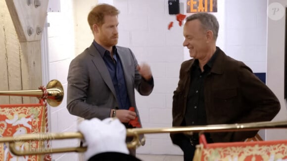 Le prince Harry rencontre Tom Hanks lors du tournage de l'émission "The Late Show With Stephen Colbert" à New York, le 12 janvier 2023. © JLPPA/CBS/Bestimage 