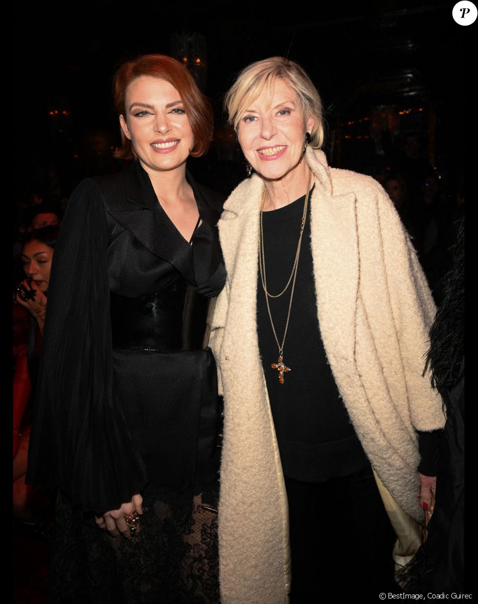 Elodie Fregé et Chantal Ladesou - People au défilé de mode Haute-Couture "On Aura Tout Vu" lors de la Fashion Week Printemps-été 202 au Paradis Latin à Paris le 24 janvier 2023. © Coadic Guirec/Bestimage