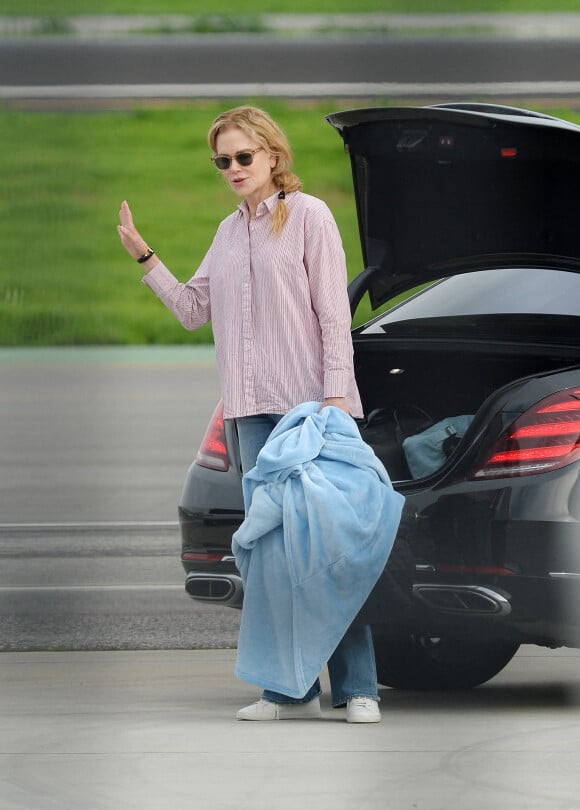 Exclusif - Nicole Kidman et son mari Keith Urban arrivent à Los Angeles en jet privé le 13 janvier 2023.