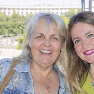 Exclusif - Valérie Damidot et sa fille Roxanne - Festival des Livres et des Artistes au Mail Branly à Paris, le 2 juillet 2022. © Pierre Perusseau/ Jack Tribeca / Bestimage
