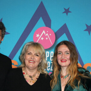 Valérie Damidot entourée de ses enfants Norman et Roxanne- Clôture de la 25e édition du Festival international du film de comédie de l'Alpe d'Huez, le 22 janvier 2022. © Dominique Jacovides/Bestimage