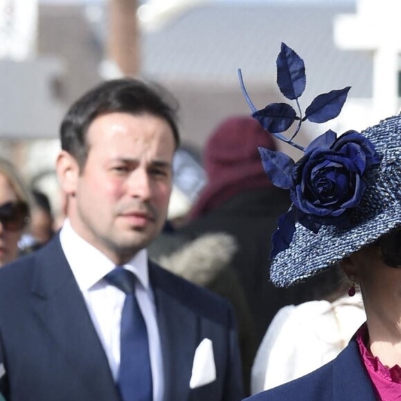 Zara Phillips (Zara Tindall) assiste au "Grand National Meeting" à Aintree, le 9 avril 2022. 