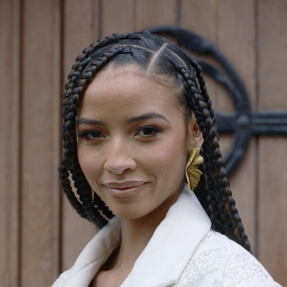 Flora Coquerel arrivée au défilé de mode Haute-Couture "Juana Martin" à la Cathédrale Américaine lors de la fashion week de Paris. © Christophe Aubert via Bestimage 