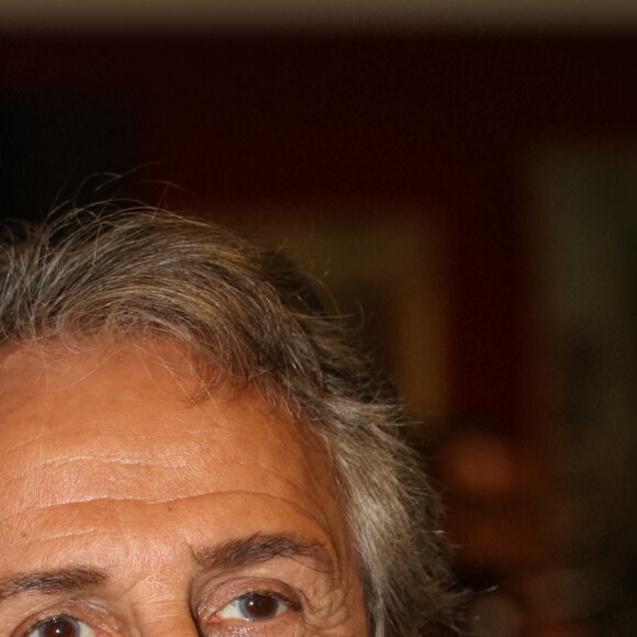 Richard Anconina (parrain de cette édition) lors de la remise du prix du Quai des Orfèvres 2023 au 36 Bastion, nouveau siège de la police judiciaire parisienne le 8 novembre 2022. © Didier Sabardin / Bestimage
