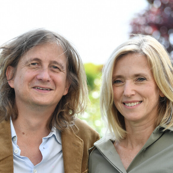 Léa Drucker et son compagnon Julien Rambaldi à l'hôtel Barrière L'Hermitage lors du premier jour du 7ème Festival du Cinéma et Musique de Film de La Baule, France, le 24 juin 2021. © Rachid Bellak/Bestimage 