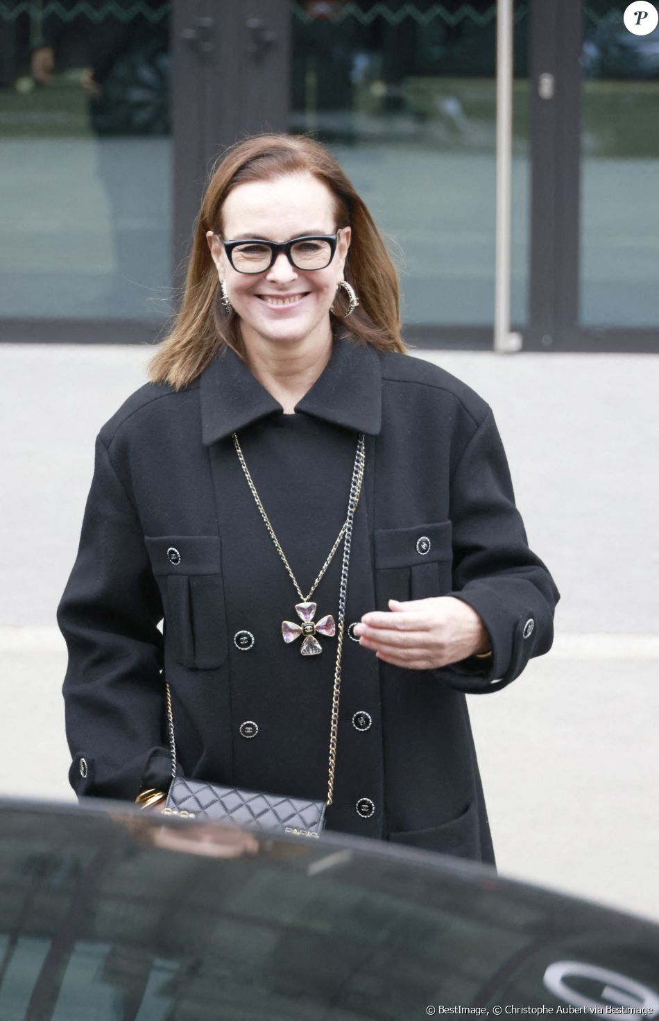 No Web - Carole Bouquet - Sorties du défilé de mode Haute-Couture