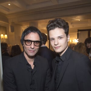 Samuel Benchetrit et son fils Jules Benchetrit (habillé en Zadig & Voltaire et chaussures Louboutin) - Soirée des Révélations César 2016 dans les salons de la maison Chaumet place Vendôme à Paris, le 11 janvier 2016.